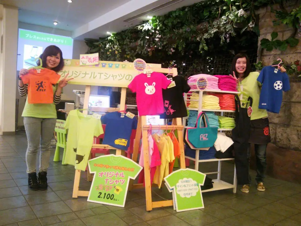 イクスピアリ（千葉・舞浜）でのオリジナルTシャツ販売ブース